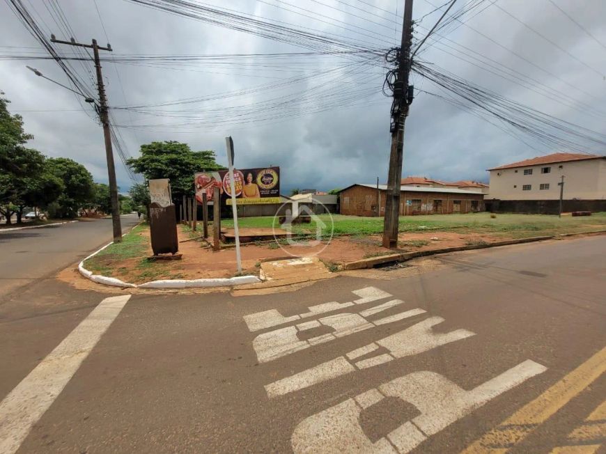 ÁREA DE ESQUINA DO AV, CONDE DE BOA VISTA