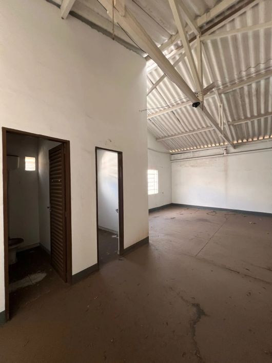 Barracão comercial na Av. Calógeras – Centro