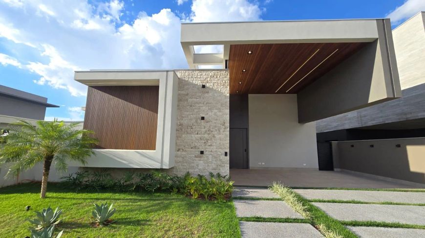 Casa Térrea com 3 Suítes + Piscina - Condomínio Alphaville