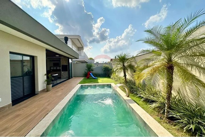 CASA TÉRREA A VENDA COM 3 SUÍTES, COM ENERGIA FOTOVOTAÍCA NO ALPHAVILLE 1
