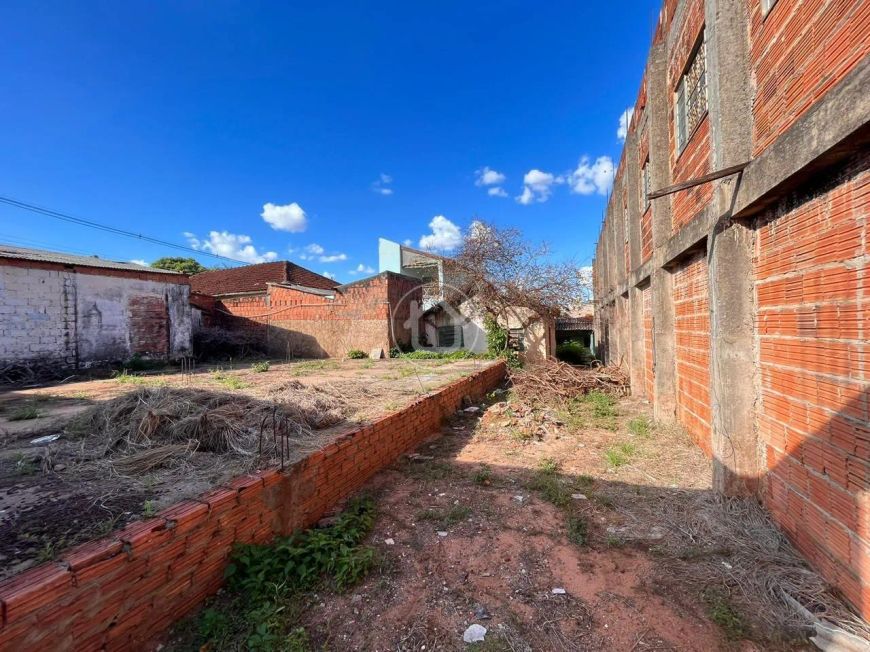 TERRENO COMERCIAL EM LOCALIZAÇÃO PRIVILEGIADA