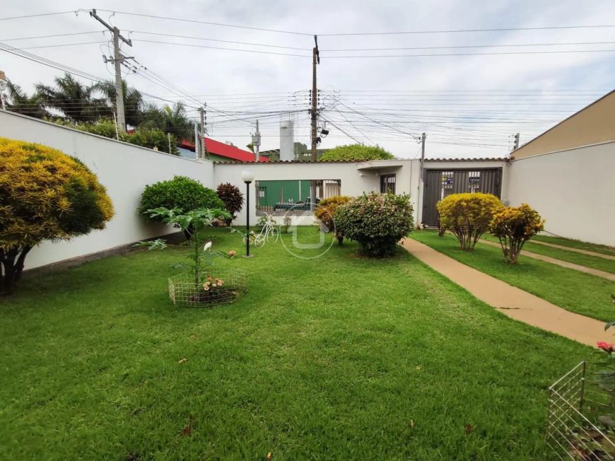 IMÓVEL COM 4 QUARTOS EM AMPLO TERRENO