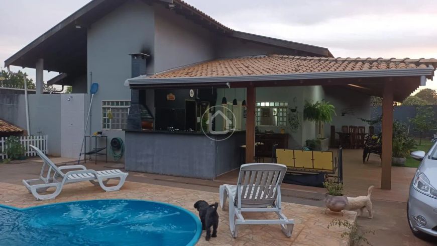 CASA COM 03 DORMITÓRIOS NO BAIRRO UNIÃO