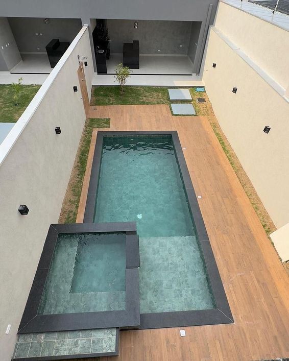 Sobrado novo com piscina na TV Morena