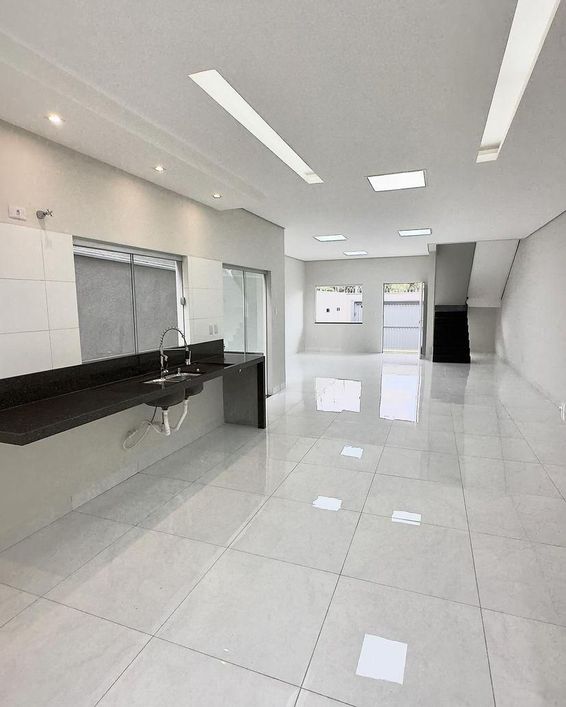 Sobrado novo com piscina na TV Morena