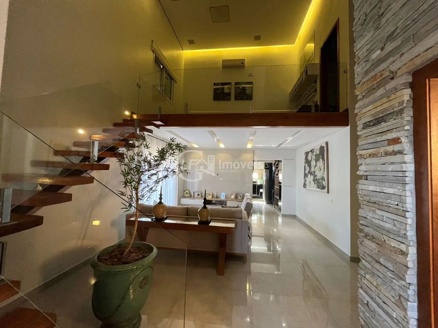 Linda casa com 3 suítes e sala de cinema