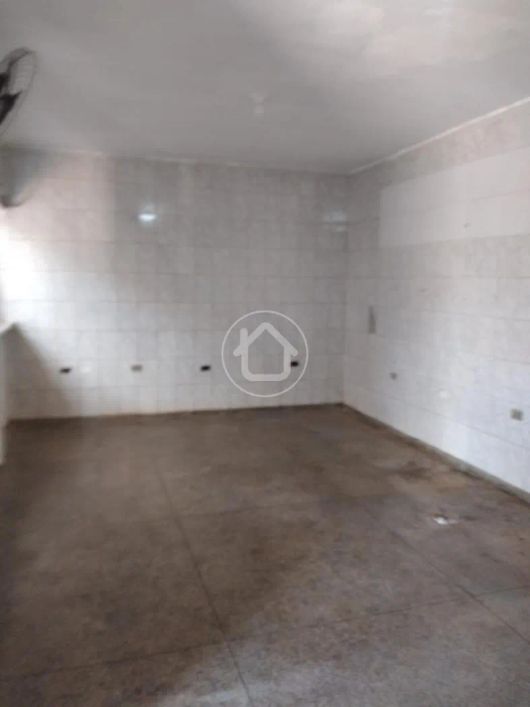 IMÓVEL COMERCIAL COM CASA NOS FUNDOS