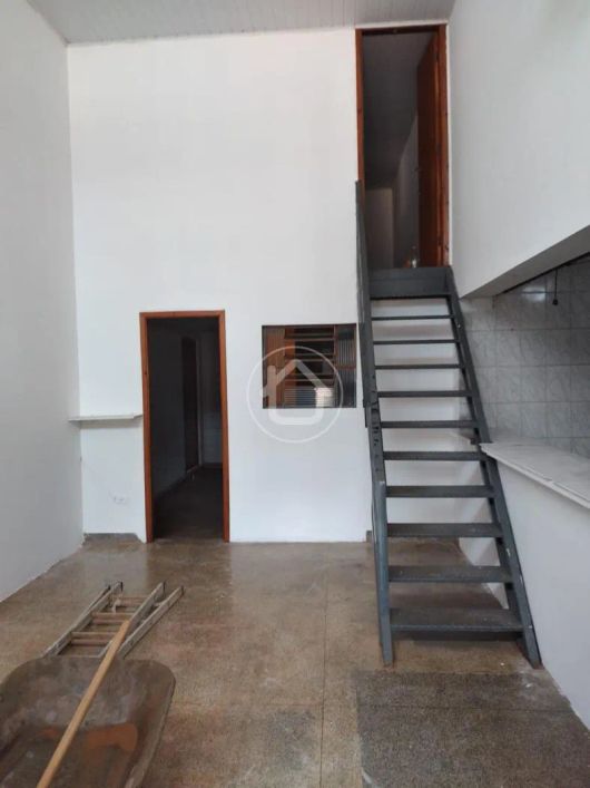 IMÓVEL COMERCIAL COM CASA NOS FUNDOS
