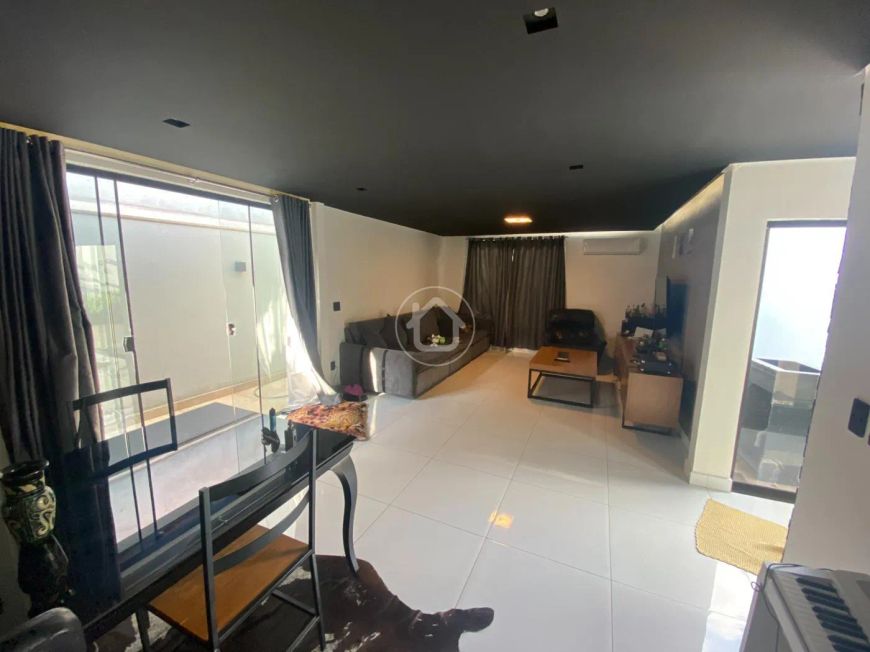 CASA COM RESTAURANTE NA VILA MARAGARIDA