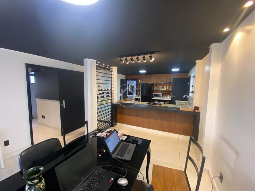 CASA COM RESTAURANTE NA VILA MARAGARIDA
