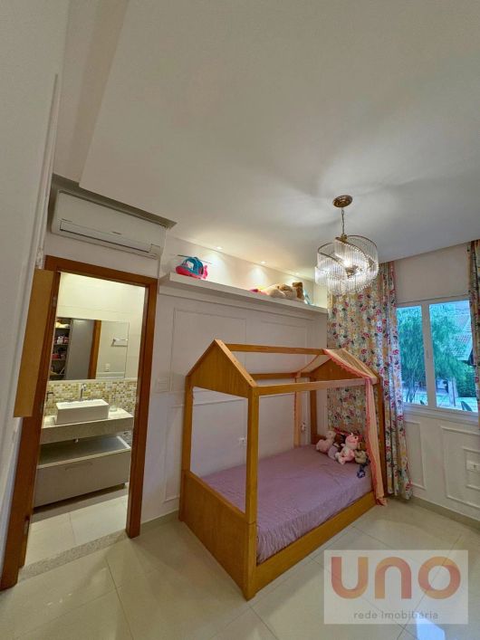 Casa à venda com 3 suítes e piscina no Villas Park