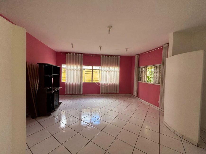CASA COM ALPLO TERRENO