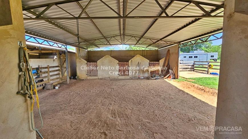 HARAS COM 4 HECTARES NA SAÍDA PARA SÃO PAULO