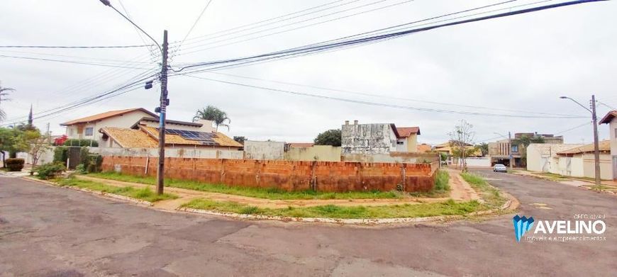 Terreno de esquina no bairro Carandá Bosque II