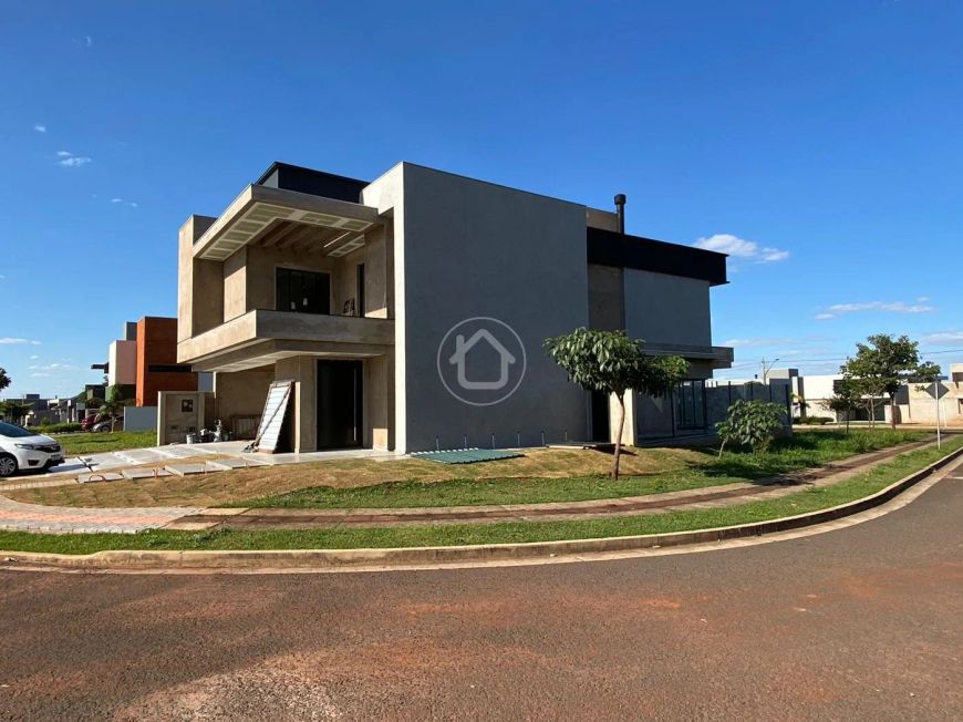 SOBRADO DE ESQUINA COM 5 SUITES