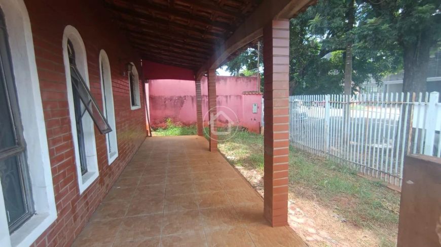 CASA COM OBRA TERRENO BEM LOCALIZADO