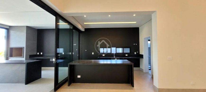 CASA TÉRREA COM 4 SUITES ,SENDO 1 MASTER