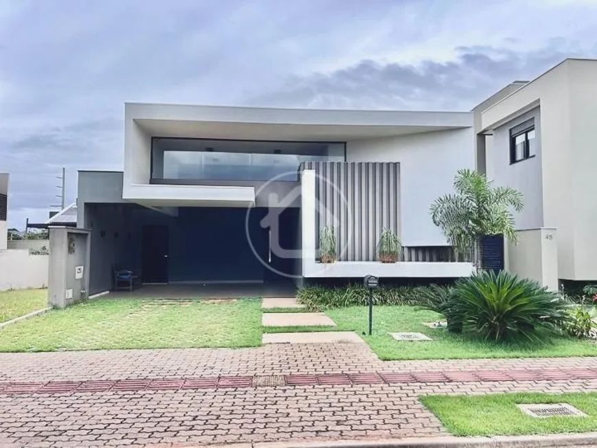 CASA 3 SUÍTES COM ESCRITÓRIO