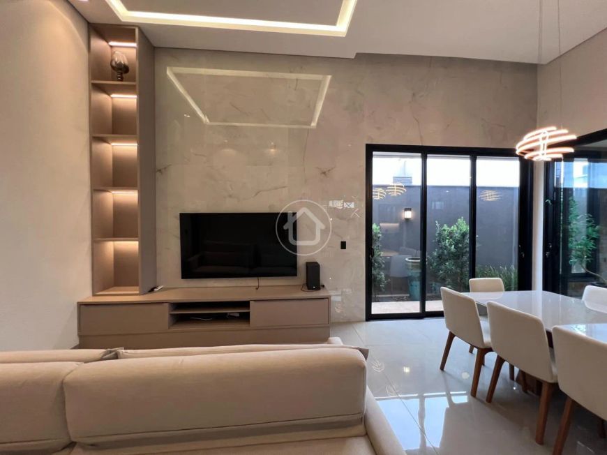 CASA 3 SUÍTES COM ESCRITÓRIO