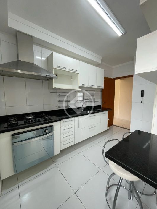 Apartamento reformado com 3 quartos e suíte - Monte Castelo codigo: 105147