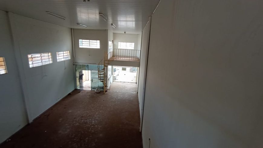 Galpão/Depósito/Armazém para venda tem 318 metros quadrados com 5 quartos