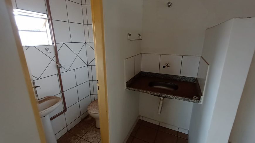 Galpão/Depósito/Armazém para venda tem 318 metros quadrados com 5 quartos