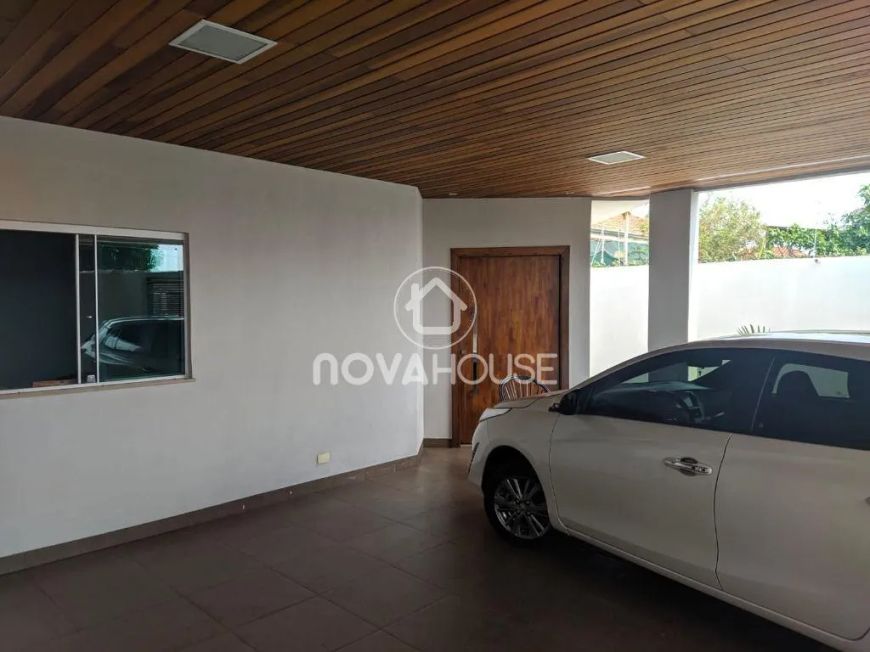CASA COM 3 DORMITÓRIOS À VENDA