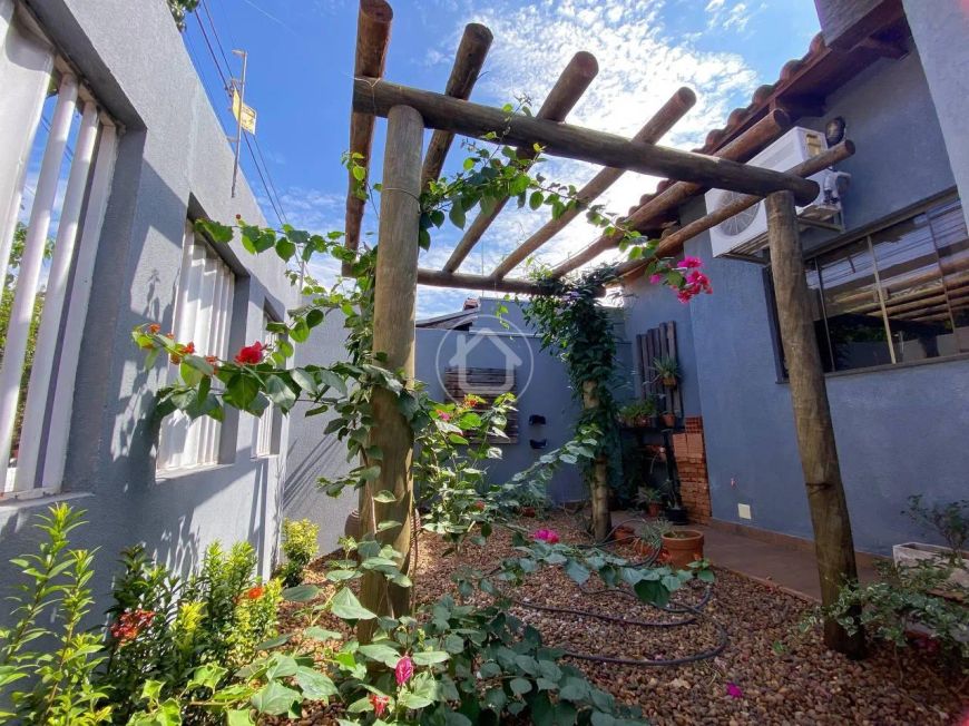 CASA COM PISCINA E HIDROMASSAGEM