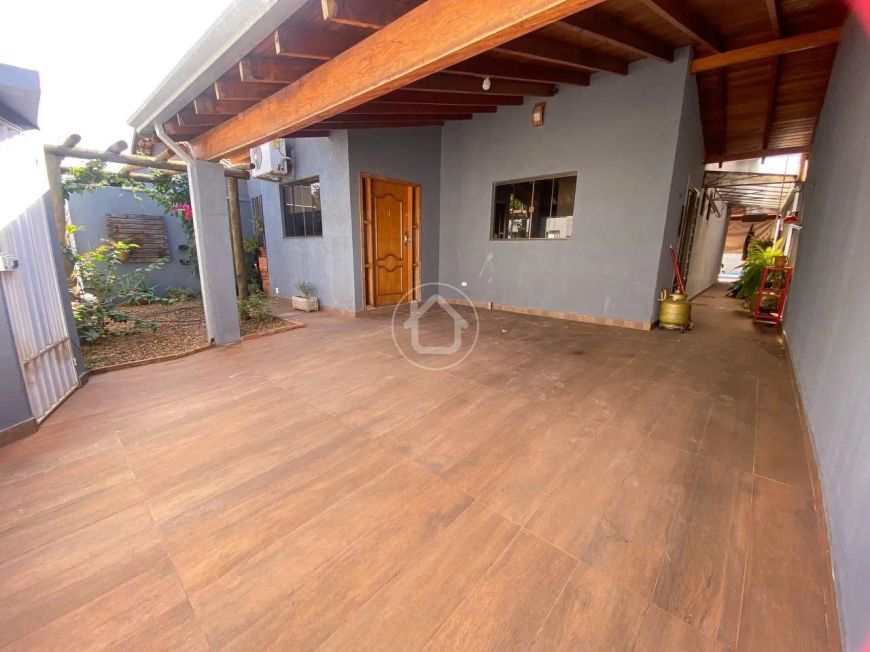 CASA COM PISCINA E HIDROMASSAGEM