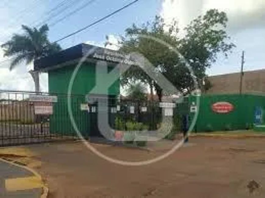 CASA EM RESIDENCIAL NO FINAL DE RUA