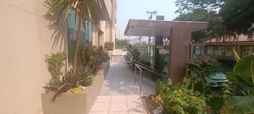 APARTAMENTO AMPLO COM 3 SUÍTES NO CENTRO.