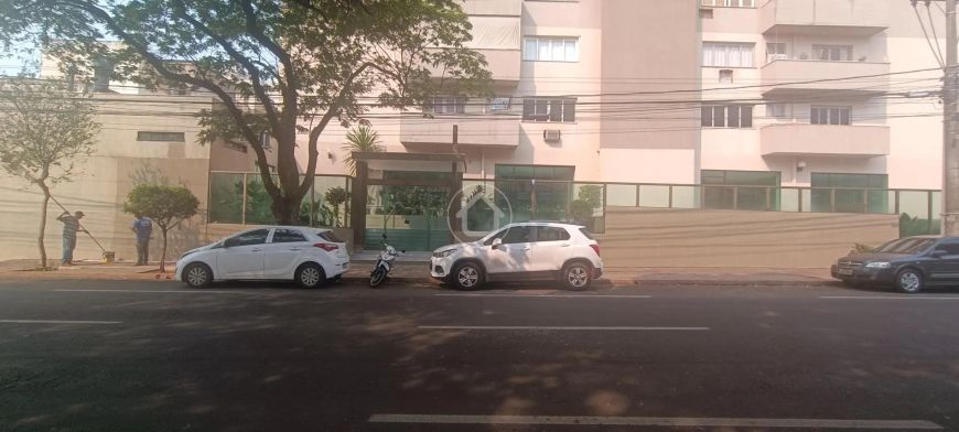 APARTAMENTO AMPLO COM 3 SUÍTES NO CENTRO.