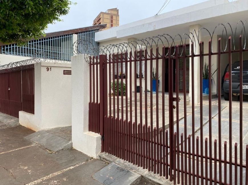 IMOVEL COM EDICULA PROX DOM AQUINO