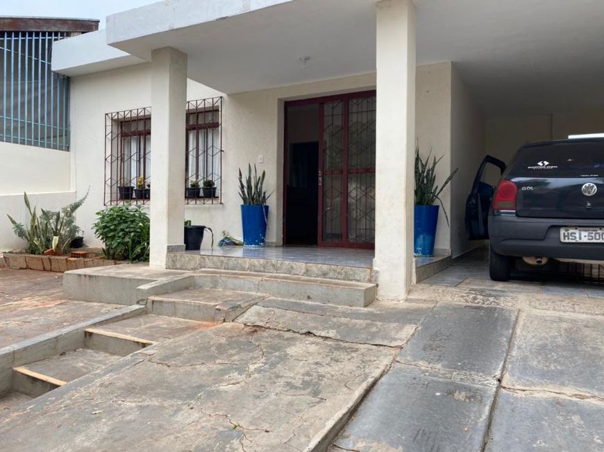 IMOVEL COM EDICULA PROX DOM AQUINO