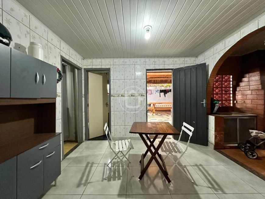 CASA 3 QUARTOS SENDO UMA SUÍTE
