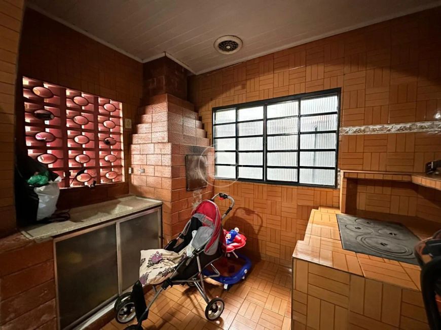 CASA 3 QUARTOS SENDO UMA SUÍTE