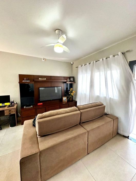 Imóvel rico em planejados com 2 quartos, sendo 1 suíte
