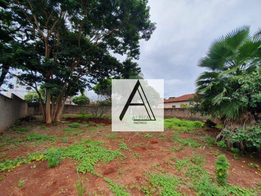 TERRENO DE ESQUINA TODO MURADO NO BAIRRO SÃO FRANCISCO - NA RUA PADRE JOÃO CRIPA ESQ. COM A RUA AMAZ