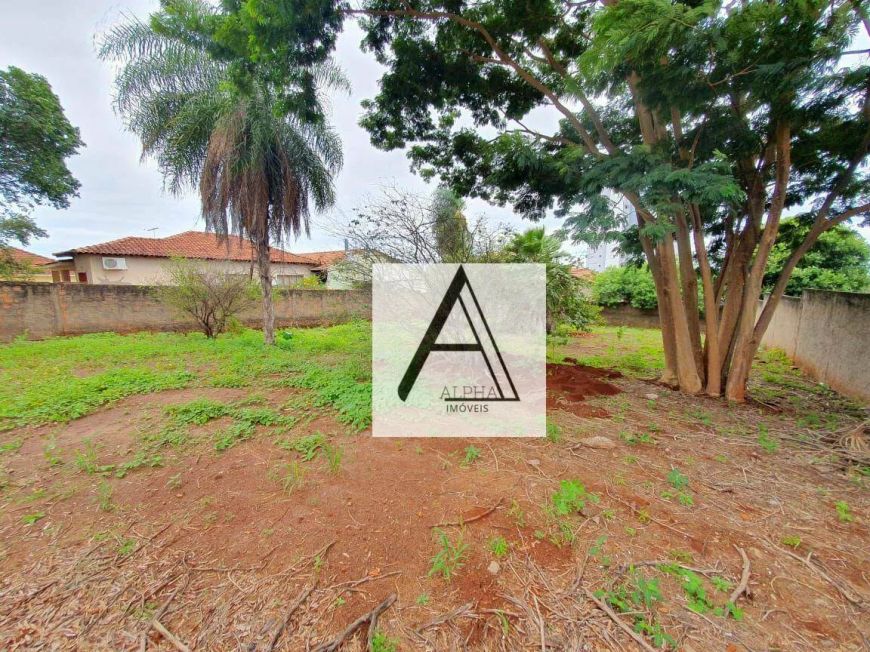 TERRENO DE ESQUINA TODO MURADO NO BAIRRO SÃO FRANCISCO - NA RUA PADRE JOÃO CRIPA ESQ. COM A RUA AMAZ