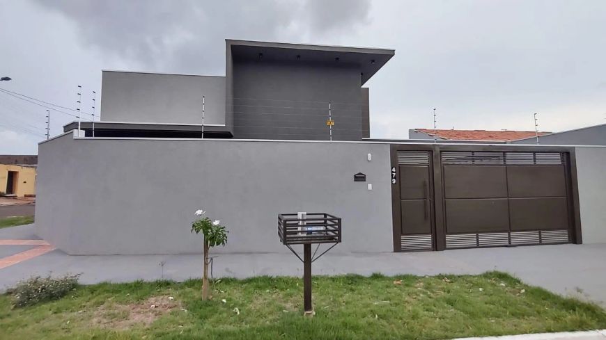 Linda casa térrea de esquina.
