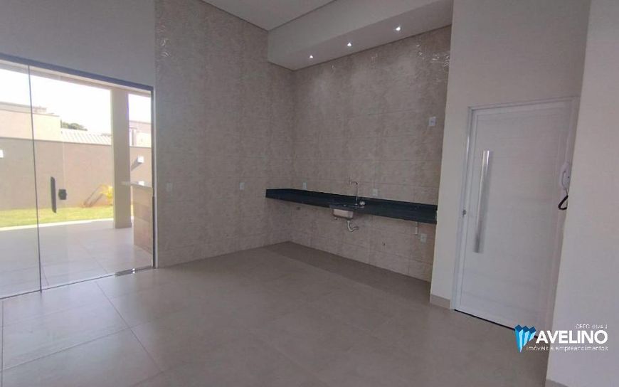 CASA COM 1 SUITE E 2 QUARTOS