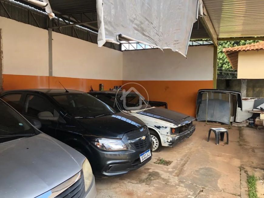 EXCELENTE ÁREA COMERCIAL ESQUINA