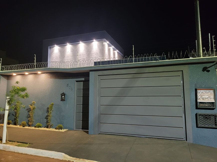 Linda casa com piscina no Jardim das Nações