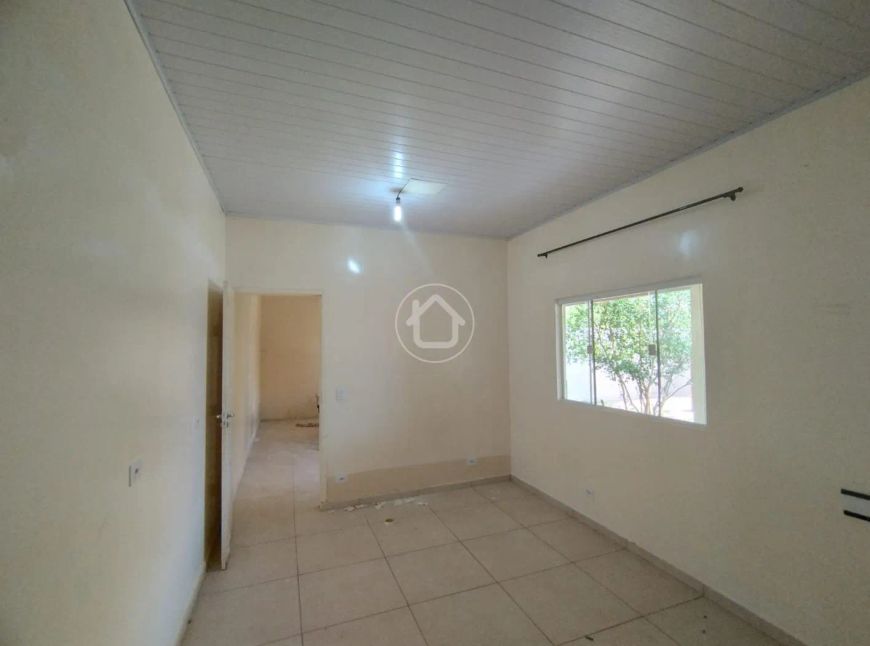 CASA COM 3 QUARTOS SENDO 1 SUITE