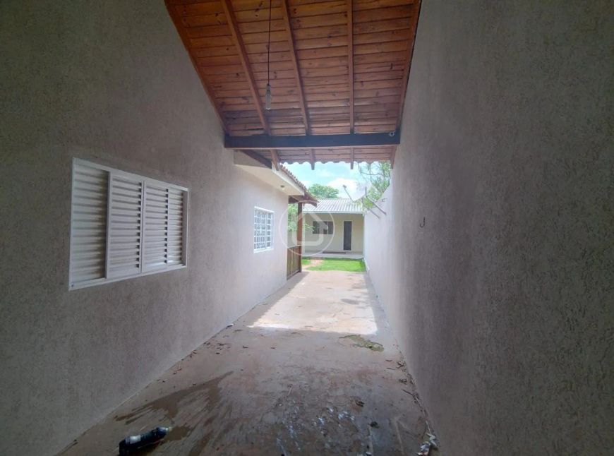 CASA COM 3 QUARTOS SENDO 1 SUITE