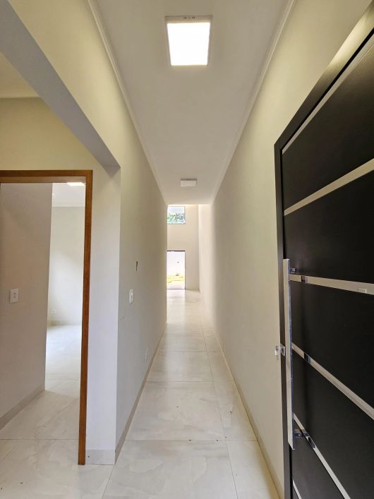 Excelente imóvel novo a venda com projeto diferenciado no bairro Novos Estados.