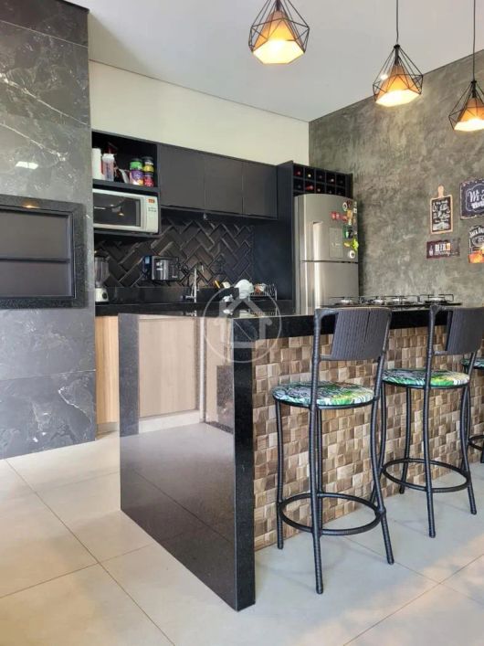 CASA COM AMPLO QUINTAL - BAIRRO TAVEIROPOLIS