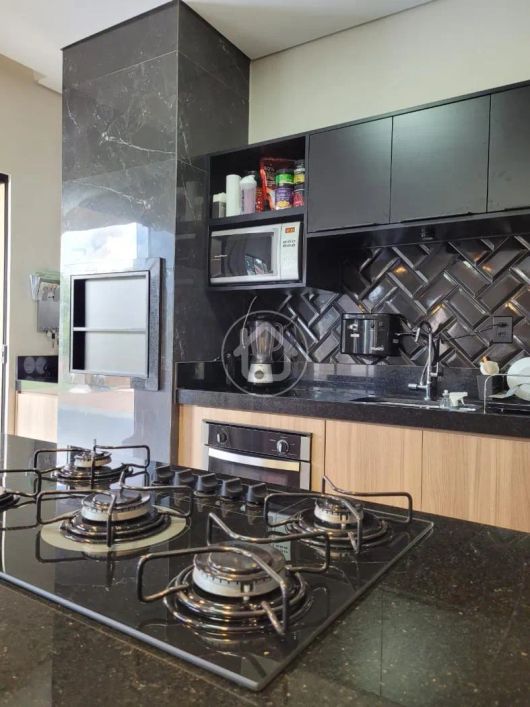 CASA COM AMPLO QUINTAL - BAIRRO TAVEIROPOLIS