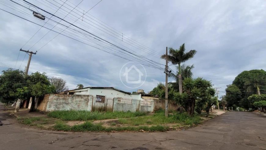 TERRENO DE ESQUINA NO TAVEIROPOLIS