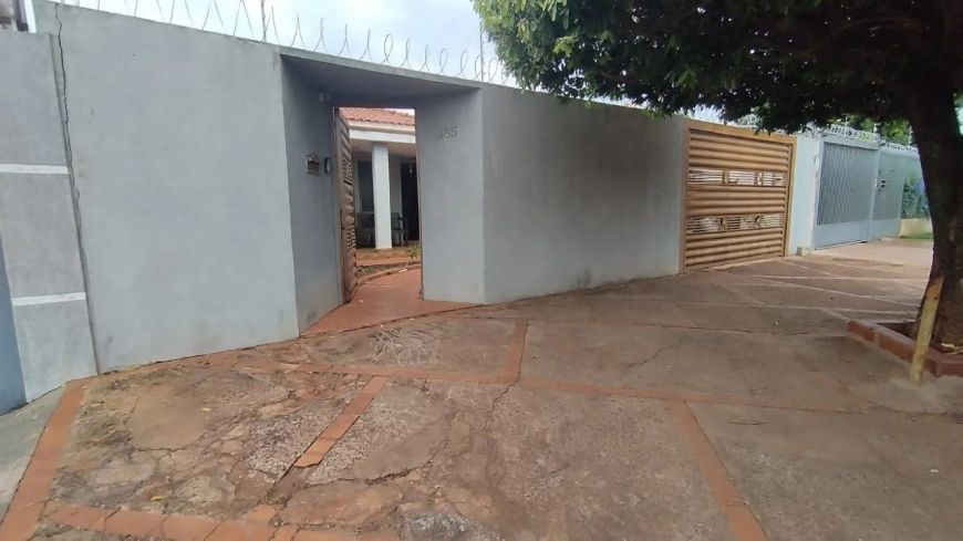 Casa Térrea na Vila Piratininga c/ 3suite, 4 vagas de garagem.